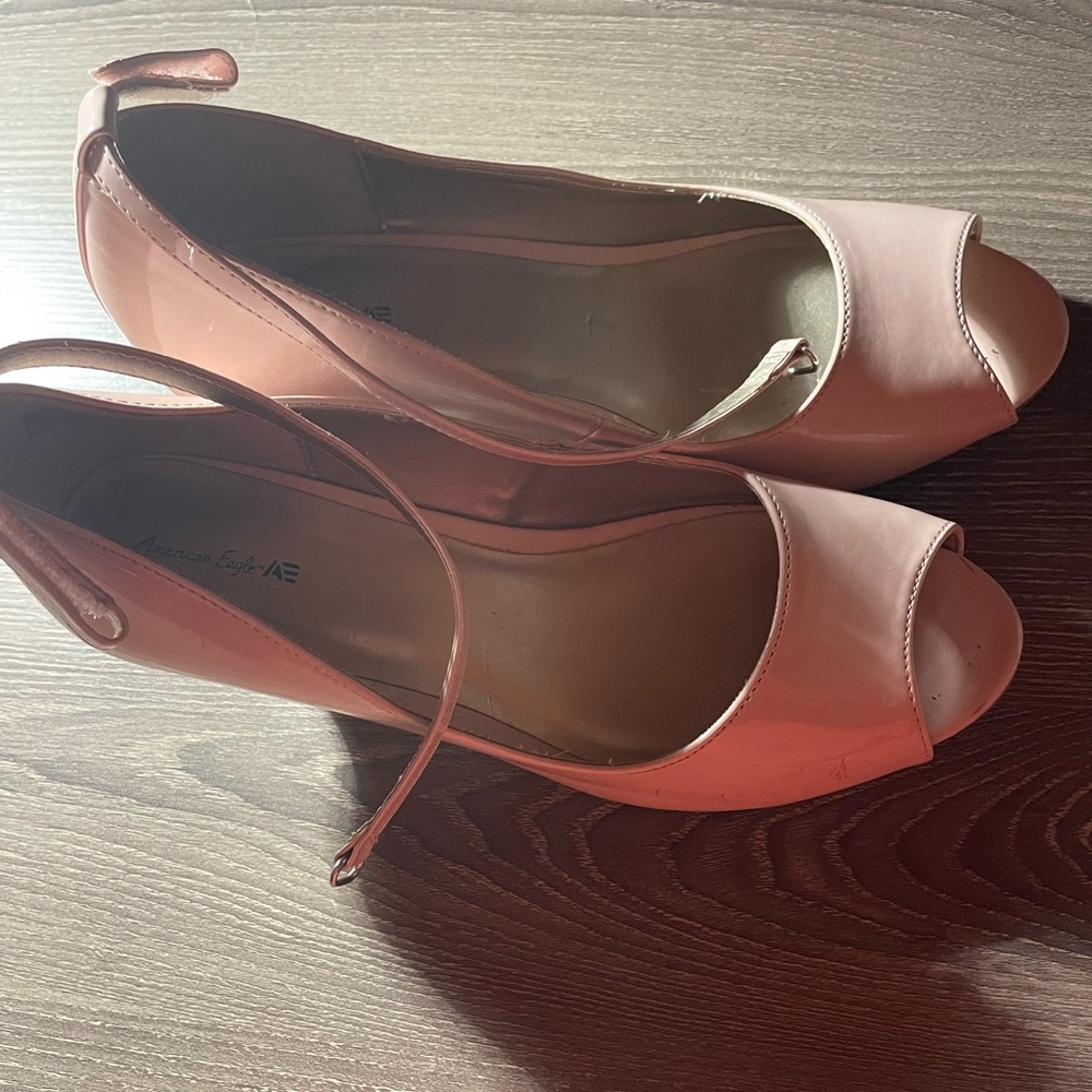 American Eagle pink short heeled heals